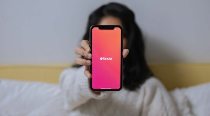 Tinder Etiquette 10 Things To Avoid When Trying To Get Your Game On