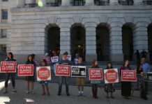 Texas Officials Raid Planned Parenthood Offices Statewide