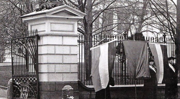 Today in Herstory: Suffragists Demand a Meeting with President Wilson