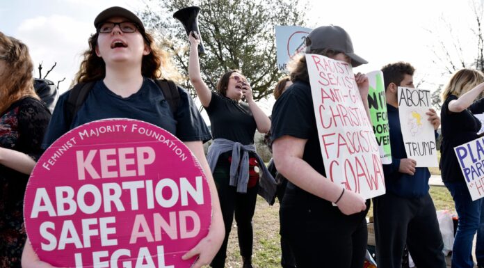 Judge Blocks Texas’ Plan to Cut Planned Parenthood from Medicaid