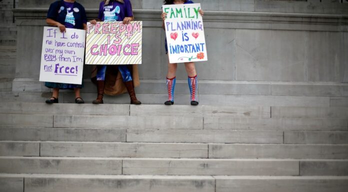 Missouri Activists Stage 72-Hour Protest Against Abortion Waiting Period