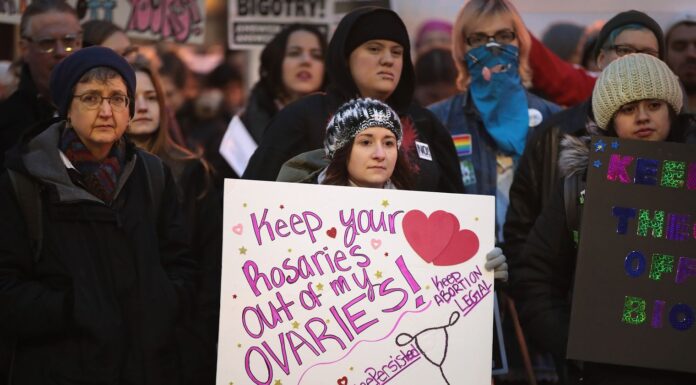 Illinois House Expands Abortion Access as Women Rally at Capitol