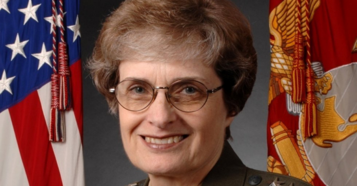 Meet-the-First-Female-3-Star-General-in-the-US-Military-