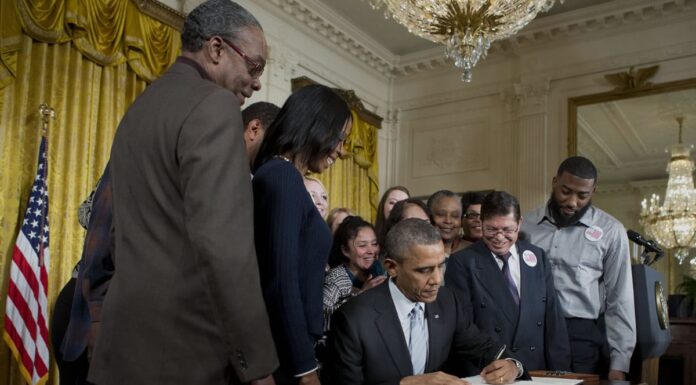 President Obama Raises Minimum Wage for Federal Contractors—What It Means for Women