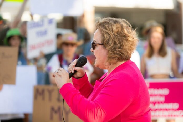 b5a49eb0-369d-4f7e-aa0d-7a5dbcd69140.sized-1000x1000