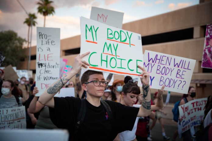 cc38dd69-af36-47ab-8539-4b3549a76204-News-_Abortion_rights_protest_at_AZ_State_Capitol_005
