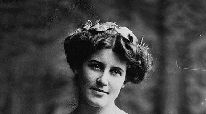 Today in Herstory: Suffragists Pack Metropolitan Temple in Defense of Their Cause