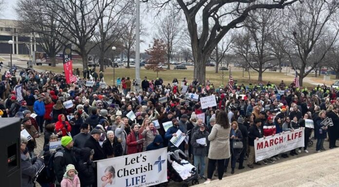 Kansas Law Threatens Closure of State’s Last Abortion Clinics