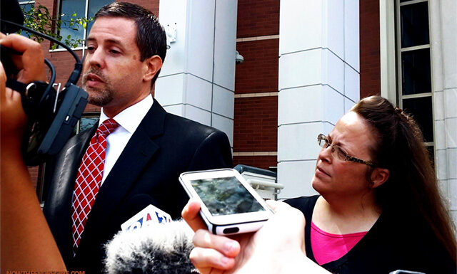 Kentucky Clerk Defies Supreme Court by Refusing Marriage Licenses