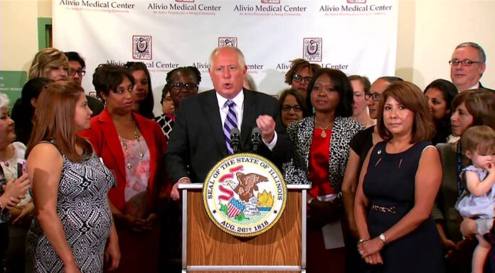 Illinois Governor Signs Bill Protecting Pregnant Workers from Discrimination