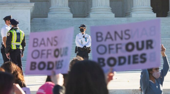 Experts Urge Supreme Court to Overturn Texas TRAP Abortion Law