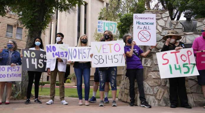 Arizona Judge Blocks Law Restricting Abortion Procedures