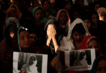 Shots Fired by Extremists at Pakistani Women in Beauty Salon