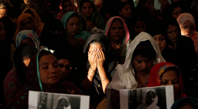 Shots Fired by Extremists at Pakistani Women in Beauty Salon