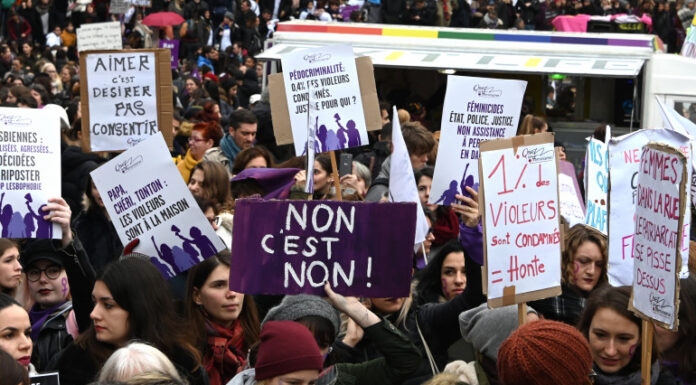 Pourquoi je me sens mal à l’aise dans le combat féministe ? Entre doutes et défis