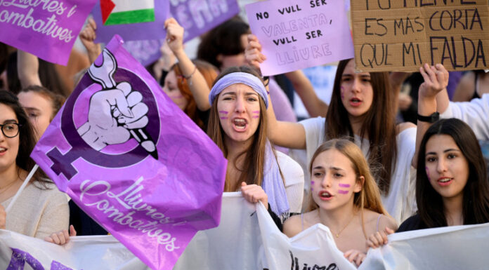Pourquoi le violet ? Histoire du symbole féministe du 8 mars en Espagne