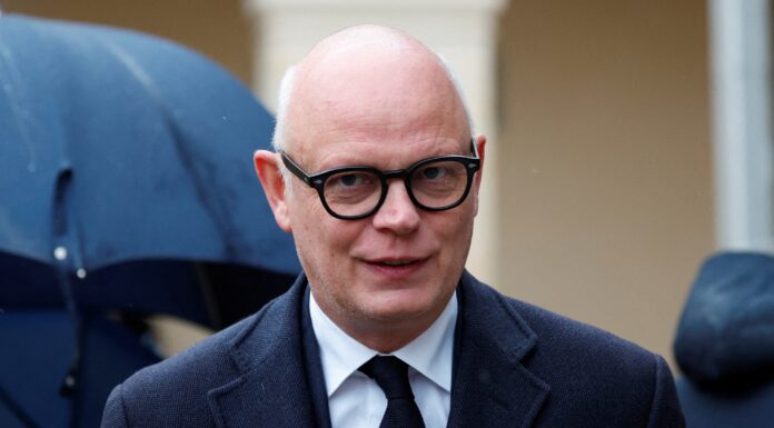 Pourquoi l’élection d’Édouard Philippe choque-t-elle le féminisme ? Réactions et symboles