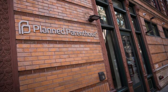 Federal Judge Blocks Arizona Law Defunding Planned Parenthood