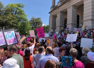 Court Blocks Policy Denying Abortions to Undocumented Minors