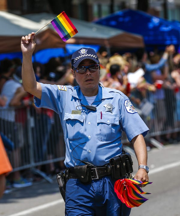 21007773-ec9e-4b09-b2a0-e0d40aaef63a-EPA_USA_CHICAGO_GAY_PRIDE_PARADE