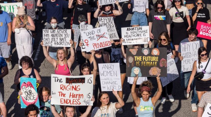 1000 Anti-Abortion Protesters March on North Carolina Clinic