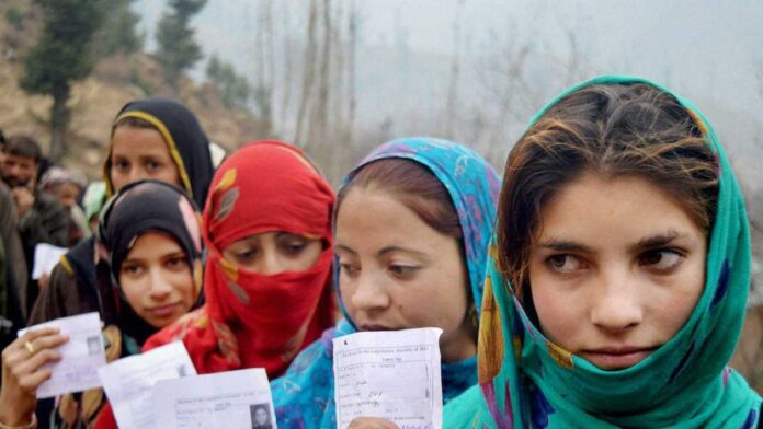 314076-kashmir-women-voting-pti