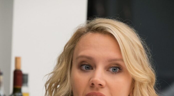 Kate McKinnon: The Comedic Genius Behind Powerful Feminist Impressions