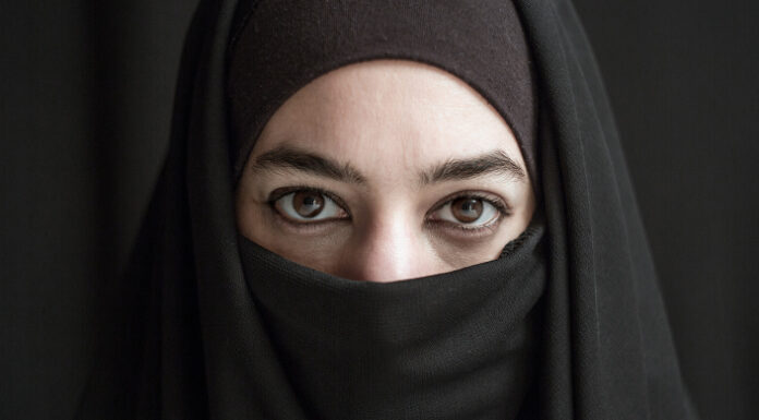 Décryptage : la “burqa féministe” et ses enjeux