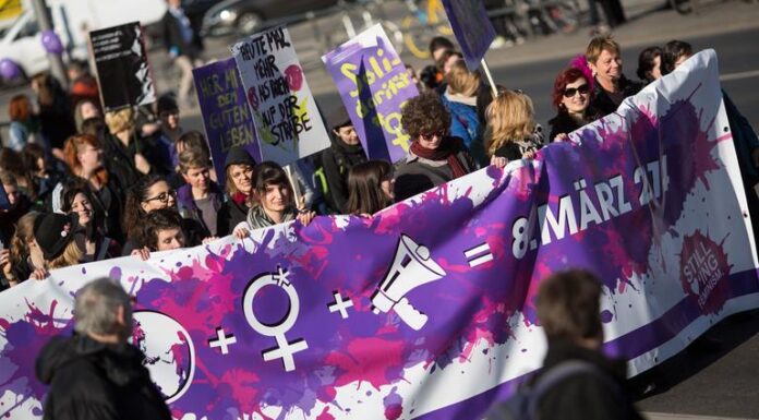 Warum Lila die Farbe des Feminismus wurde: Ein Blick in die Geschichte