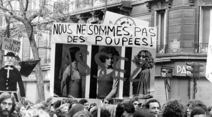 Comment le féminisme a déshabillé les femmes ? Regards critiques