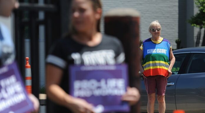 Temple University Hosts Clinic Escort Training to Support Abortion Access