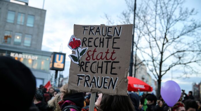 Woran die Umsetzung von Feminismus immer wieder scheitert