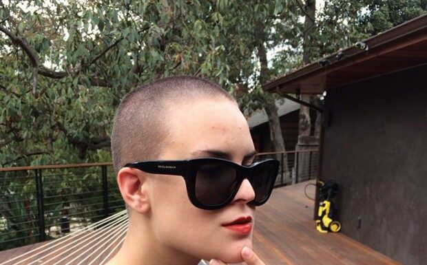 Elle se rase la tête : acte féministe ou simple mode ?