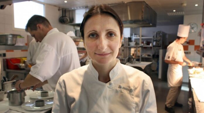 Cuisine et féminisme : qui prend les rênes aux fourneaux ?