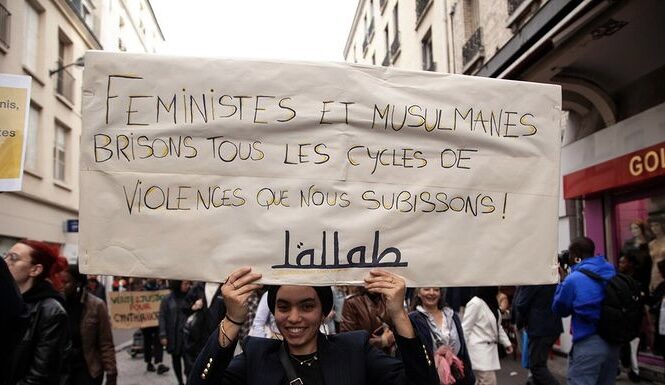 Faut‑il être féministe pour dénoncer l’agression des femmes voilées ? Débat essentiel