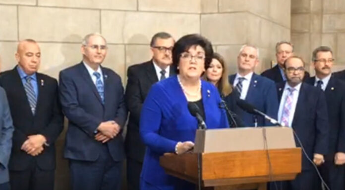 Nebraska Advances Bill to Restrict Abortion Procedures