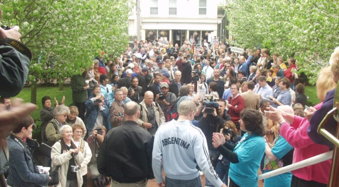 Massachusetts Town Defies Governor on Out-of-State Same-Sex Marriage Licenses