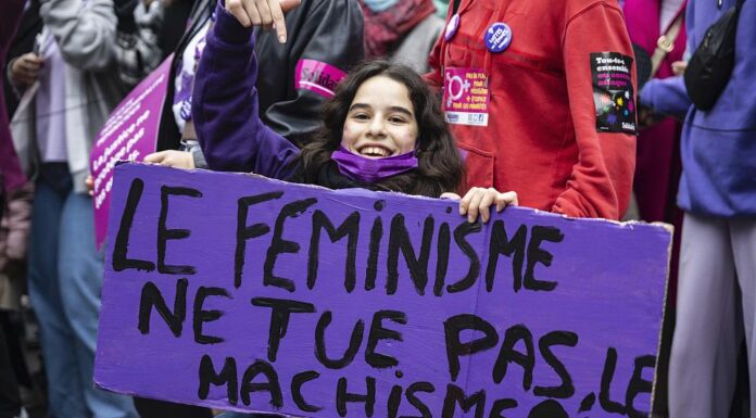 Pourquoi devrions-nous tous embrasser le féminisme ? Les arguments clés