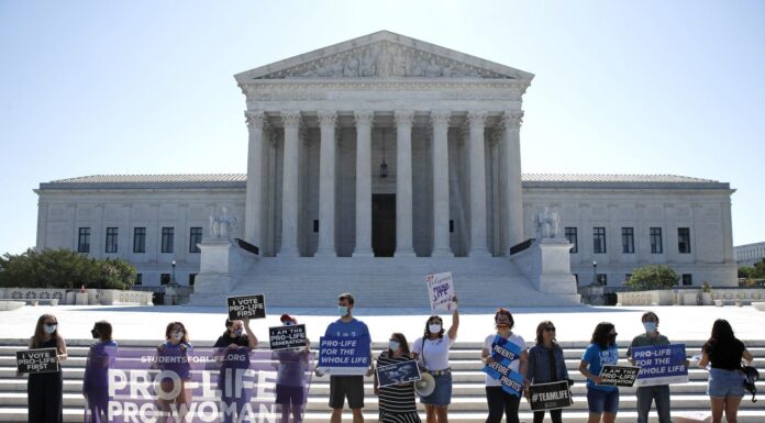 Supreme Court Temporarily Blocks Louisiana Abortion Restrictions