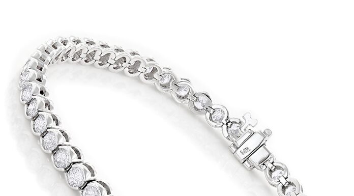 Bridal Diamond Bracelet for Women: Sparkle Fit for a Queen