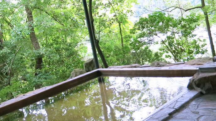 Can Pregnant Women Go to Hot Springs? Relaxation or Pregnancy Hazard?