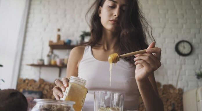 Can Pregnant Women Eat Manuka Honey? Superfood or No-Go?
