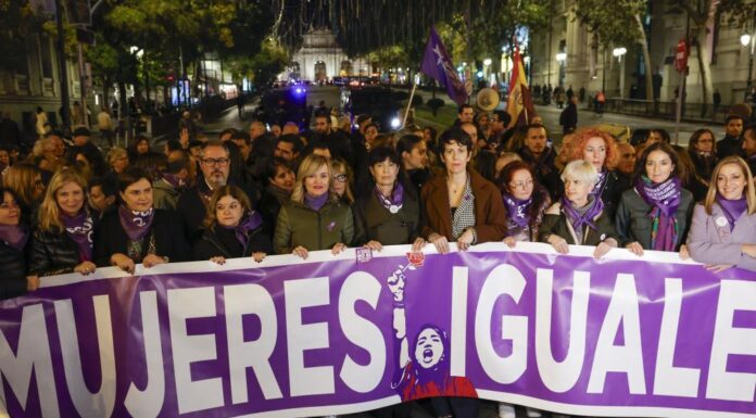 ¿Fue un delito del PSOE promover la manifestación feminista? Controversias políticas