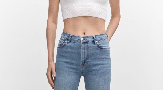 Black Cropped Jeans for Women: Casual Cool with a Modern Cut