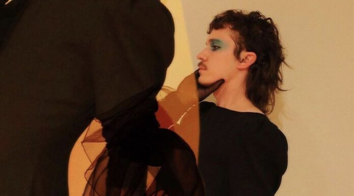 Can Women Wear Men’s Jeans? Styling Tips for a Gender-Fluid Look