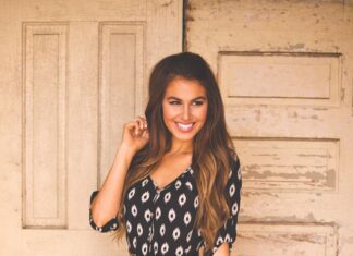 Business Casual for Women: Styling Leggings the Professional Way