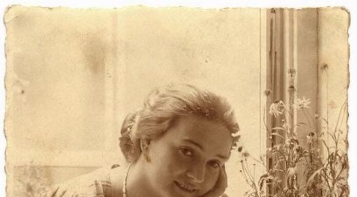 A Wise Woman Builds Her House: What Proverbs Really Means