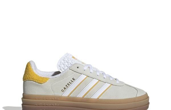 Black Boots with Laces Women: Trendy Footwear for a Bold Statement