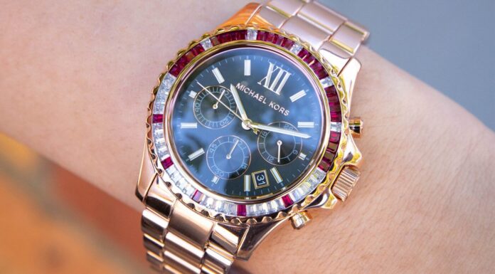 Can a Woman Wear a Men’s Watch? Bold Accessories for Any Wrist