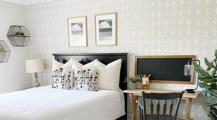 Black and White Pullover for Women: Cozy Monochrome Must-Have